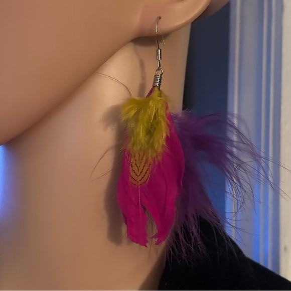 H&M colorful feather dangle earrings - Picture 2 of 2